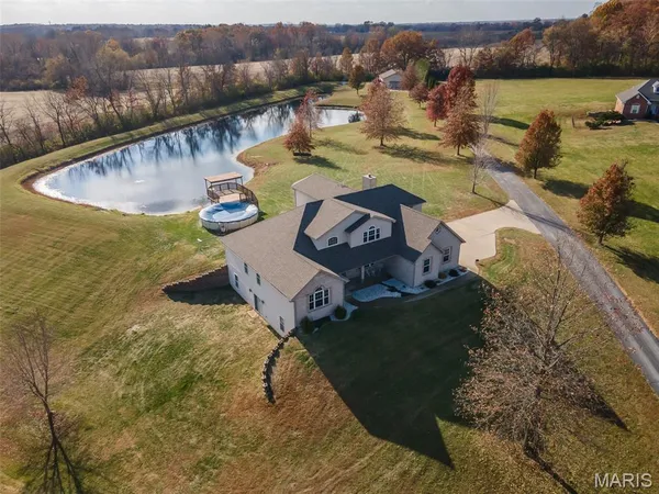$655,000 | 31899 Red Oak Drive, Brighton, IL 62012