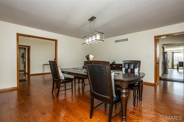 $655,000 | 31899 Red Oak Drive, Brighton, IL 62012