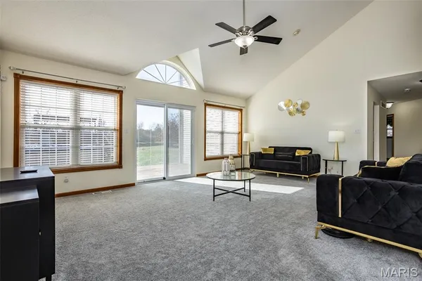 $655,000 | 31899 Red Oak Drive, Brighton, IL 62012