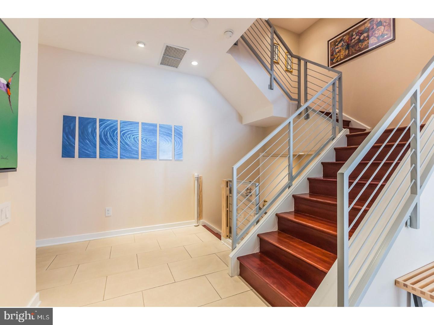 703 South 15th Street Philadelphia, PA 19146 - Photo 5 of 25 Hallway
