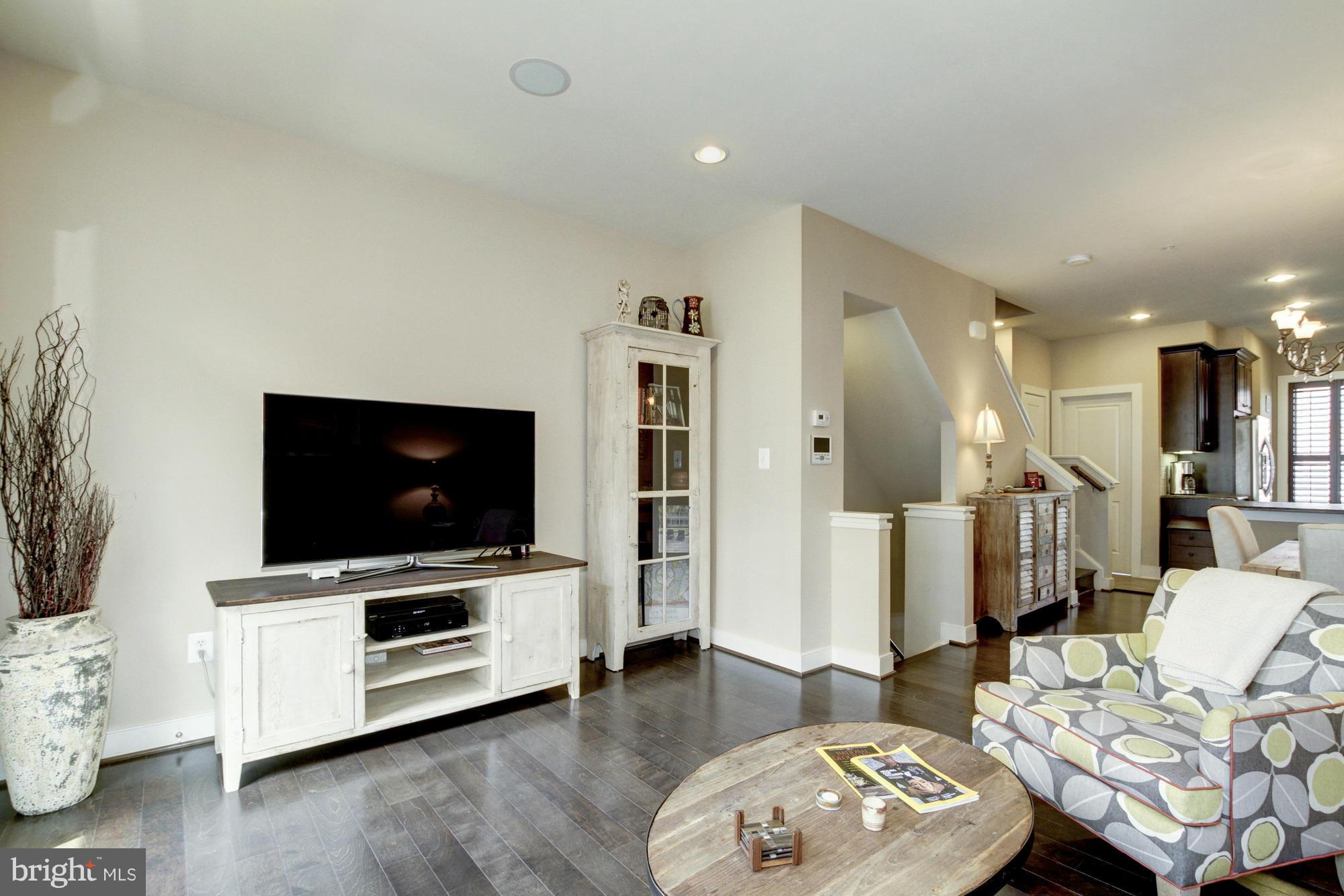 919 4th Street Southeast Washington, DC 20003 - Photo 5 of 30 Living Room