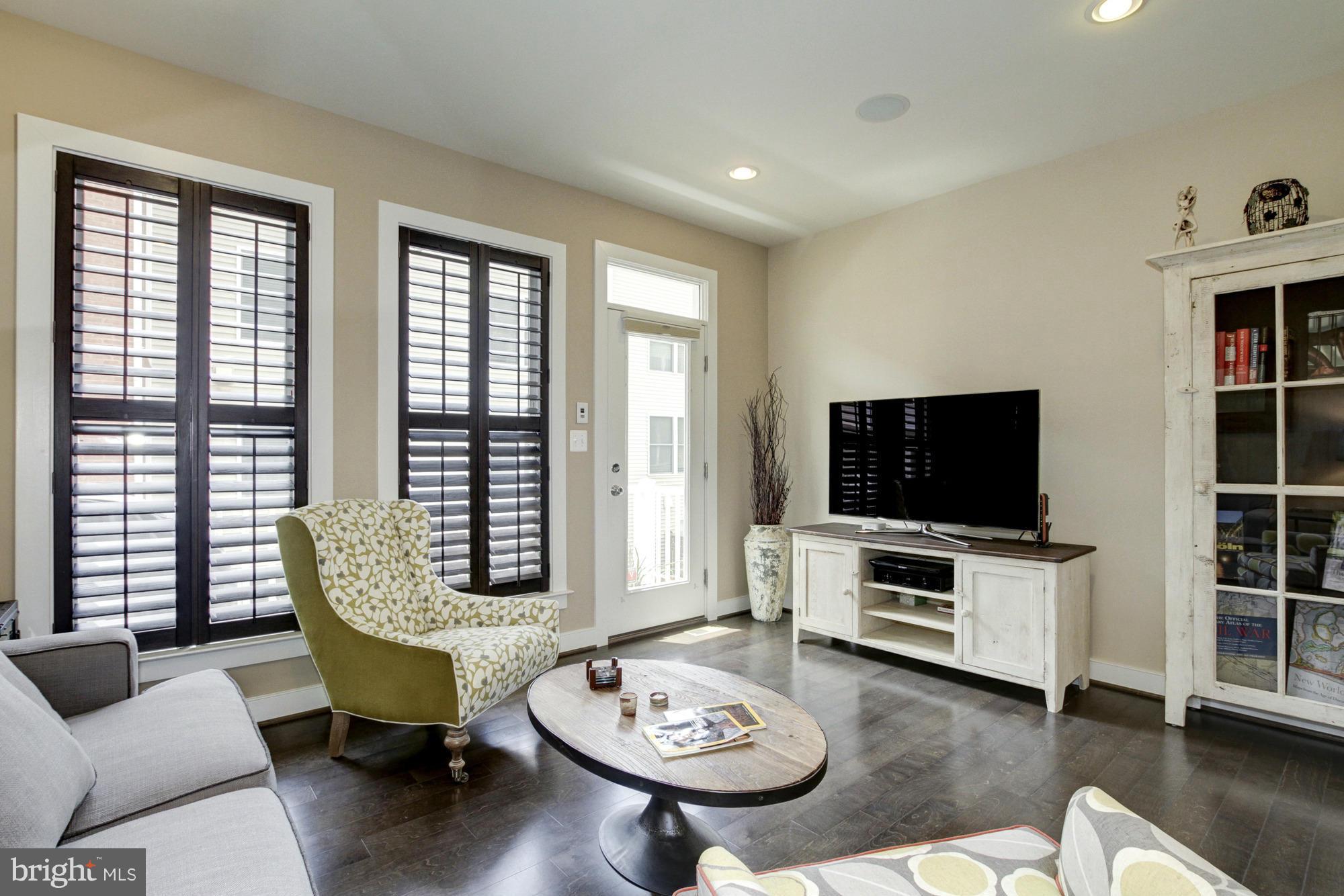 919 4th Street Southeast Washington, DC 20003 - Photo 6 of 30 Living Room