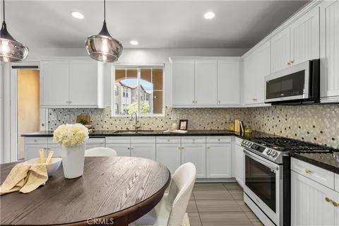 $775,000 | 22157 Barrington Way, Saugus, CA 91350