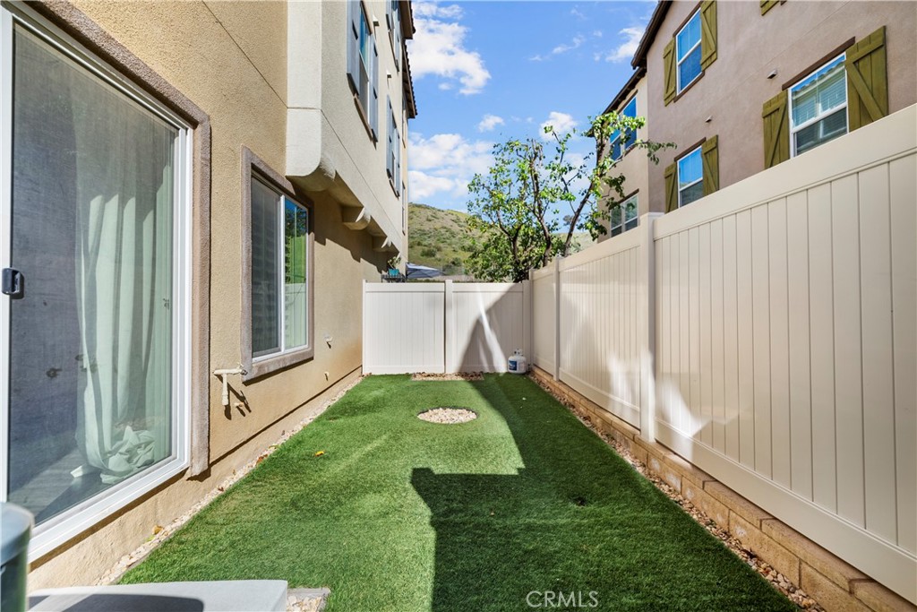 22157 Barrington Way Saugus, CA 91350 - Photo 38 of 46