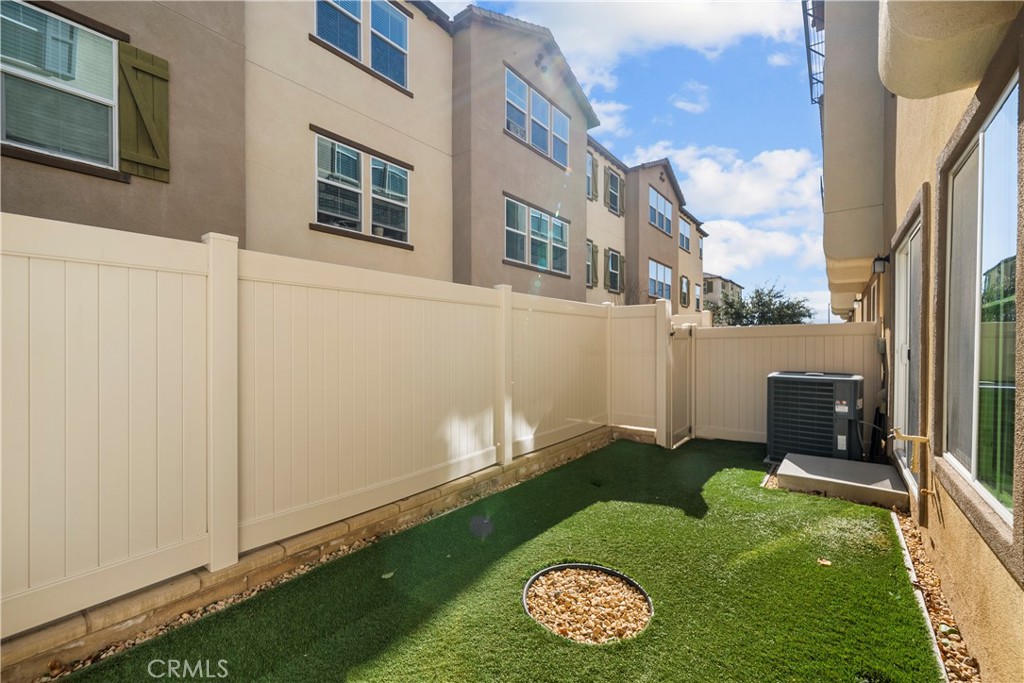 22157 Barrington Way Saugus, CA 91350 - Photo 39 of 46