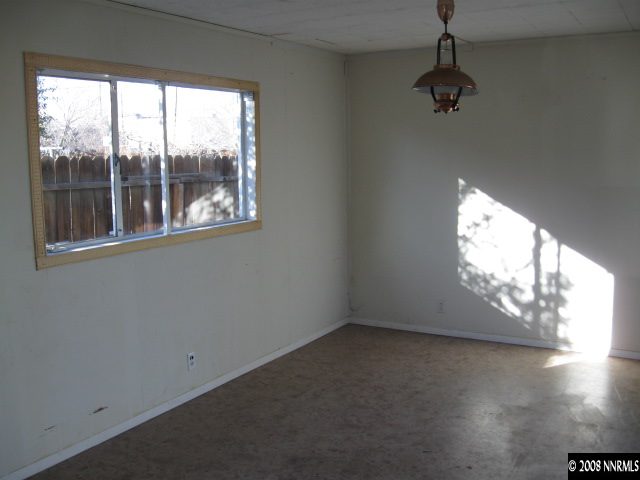1285 Trainer Way Reno, NV 89512 - Photo 3 of 9 an empty room with a window