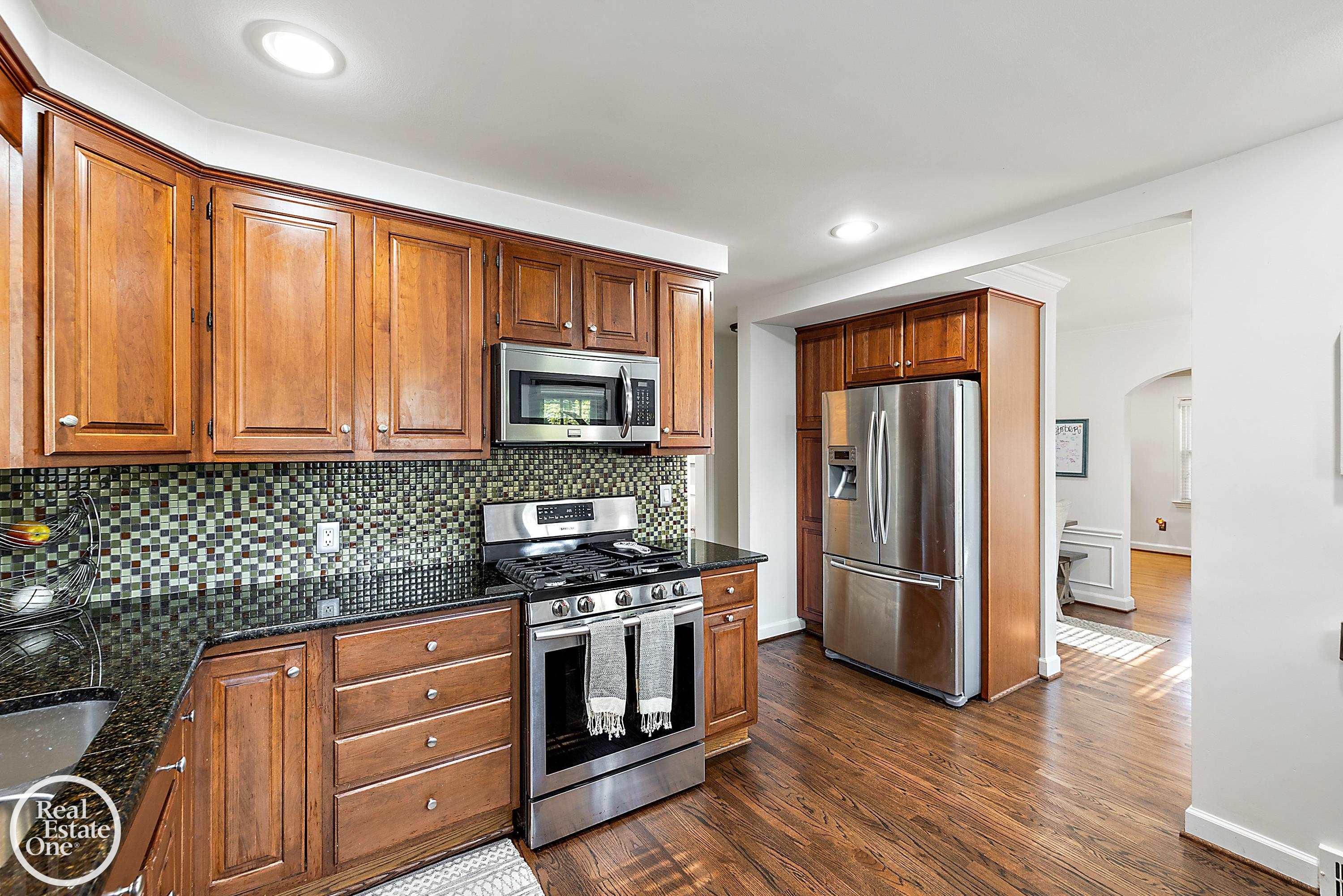 1183 Hawthorne Road Grosse Pointe, MI 48236 - Photo 18 of 48 50158747-5fa52f64-2d71-4750-95b9-f9aa13362a9a.JPG