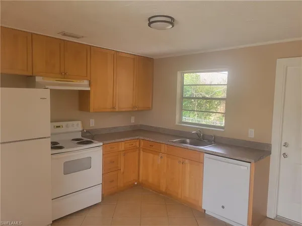 a bathroom with a toilet and a bath tub