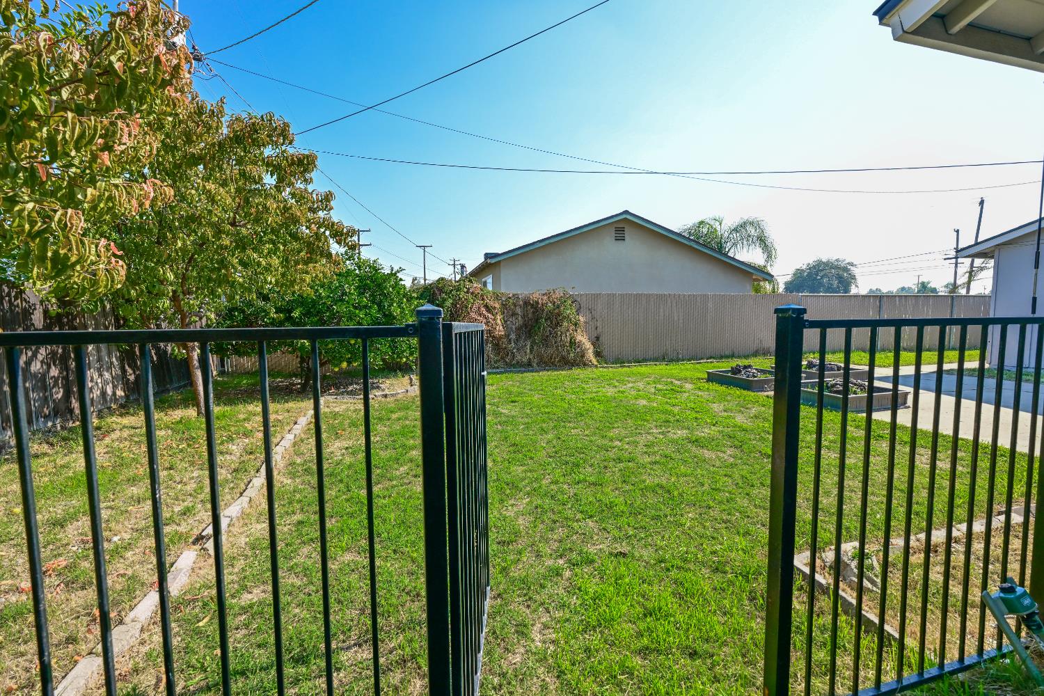 133 10th Street Clovis, CA 93612 - Photo 17 of 17 a view of a houses from a balcony
