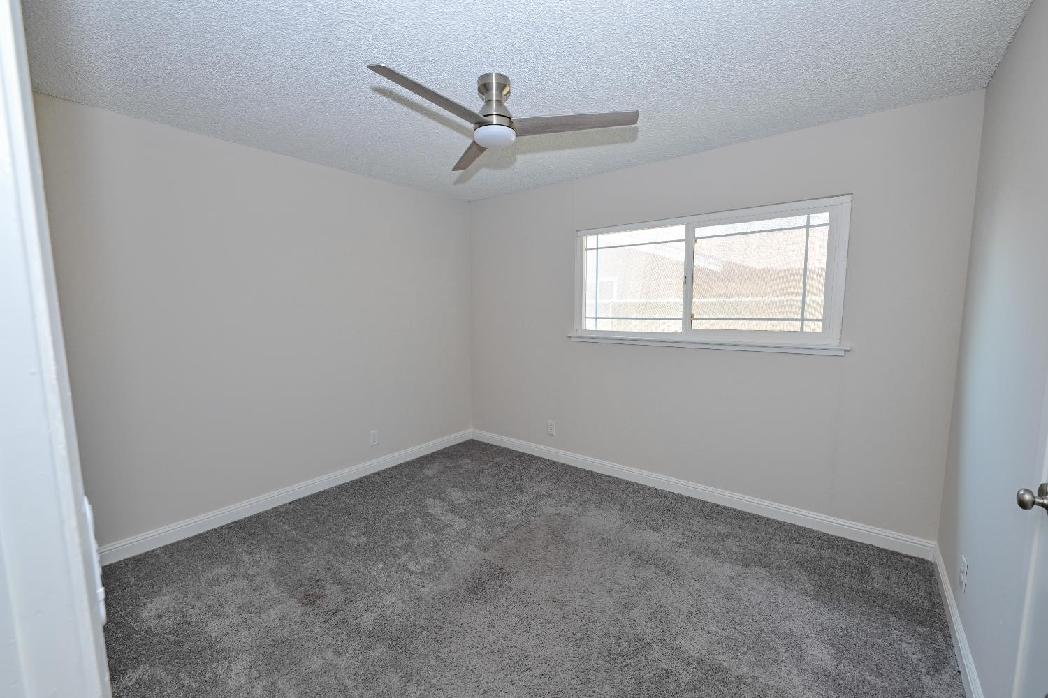 133 10th Street Clovis, CA 93612 - Photo 8 of 17 an empty room with a window
