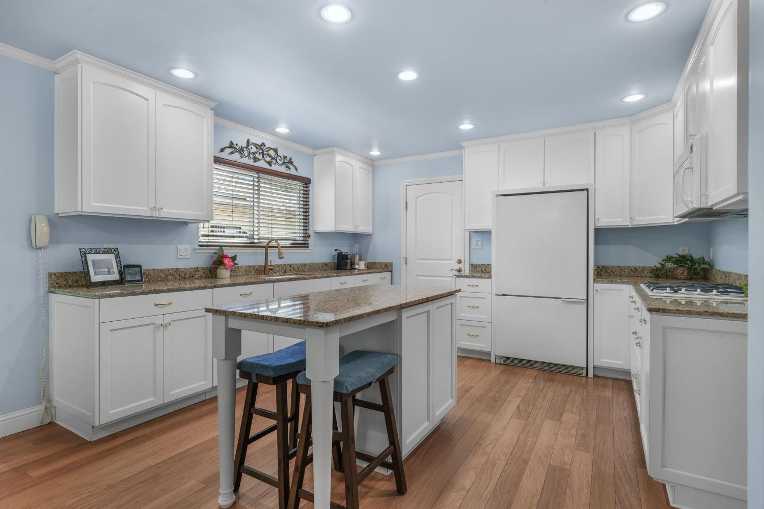 2276 El Cejo Circle Rancho Cordova, CA 95670 - Photo 7 of 41 Become a better cook in this kitchen, with abundant storage for your chef's tools, and ample counter space and elbow room for sharing meal prep!
