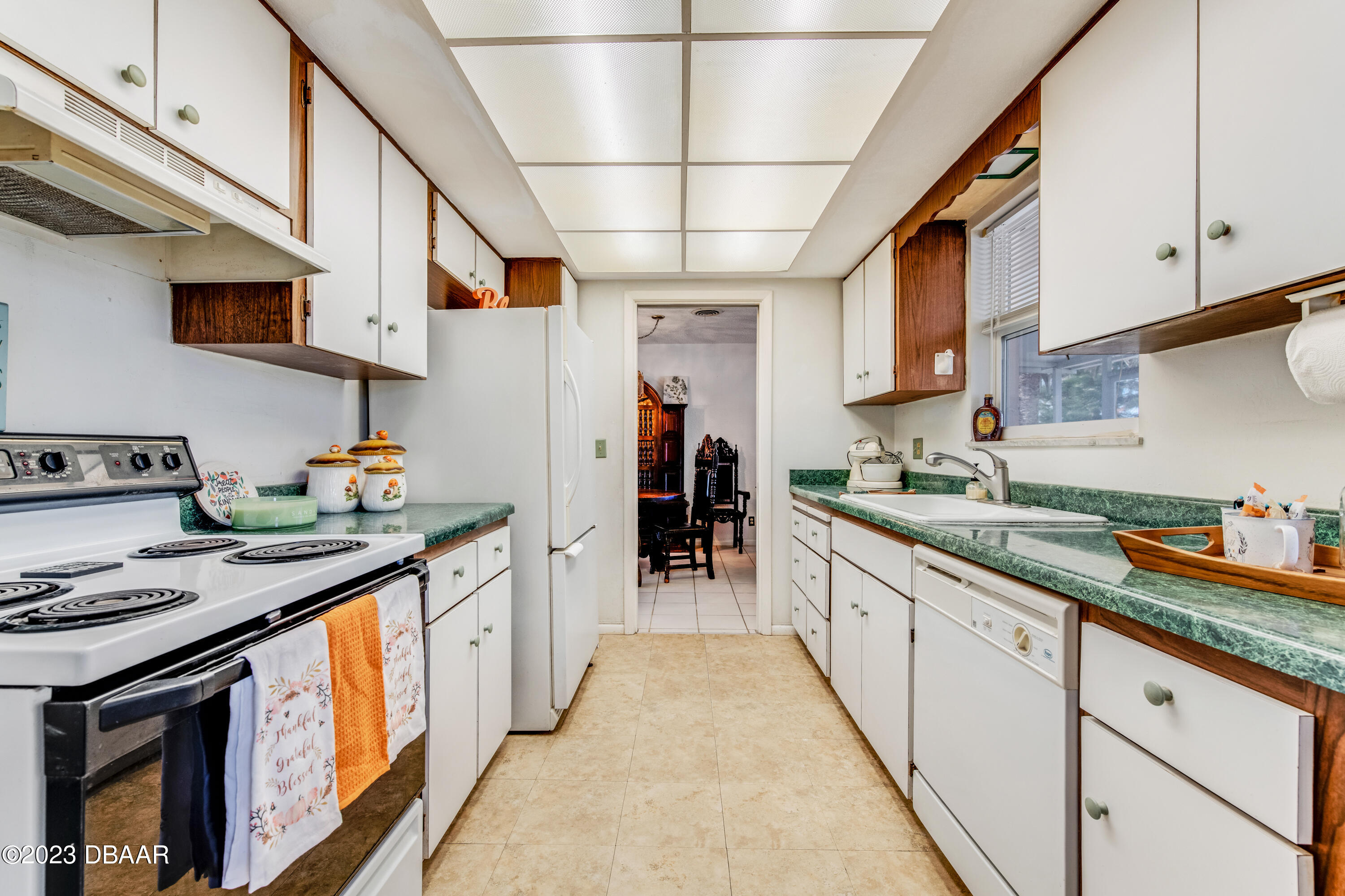 4 Emerald Isle Circle Ormond Beach, FL 32176 - Photo 14 of 21 kitchen