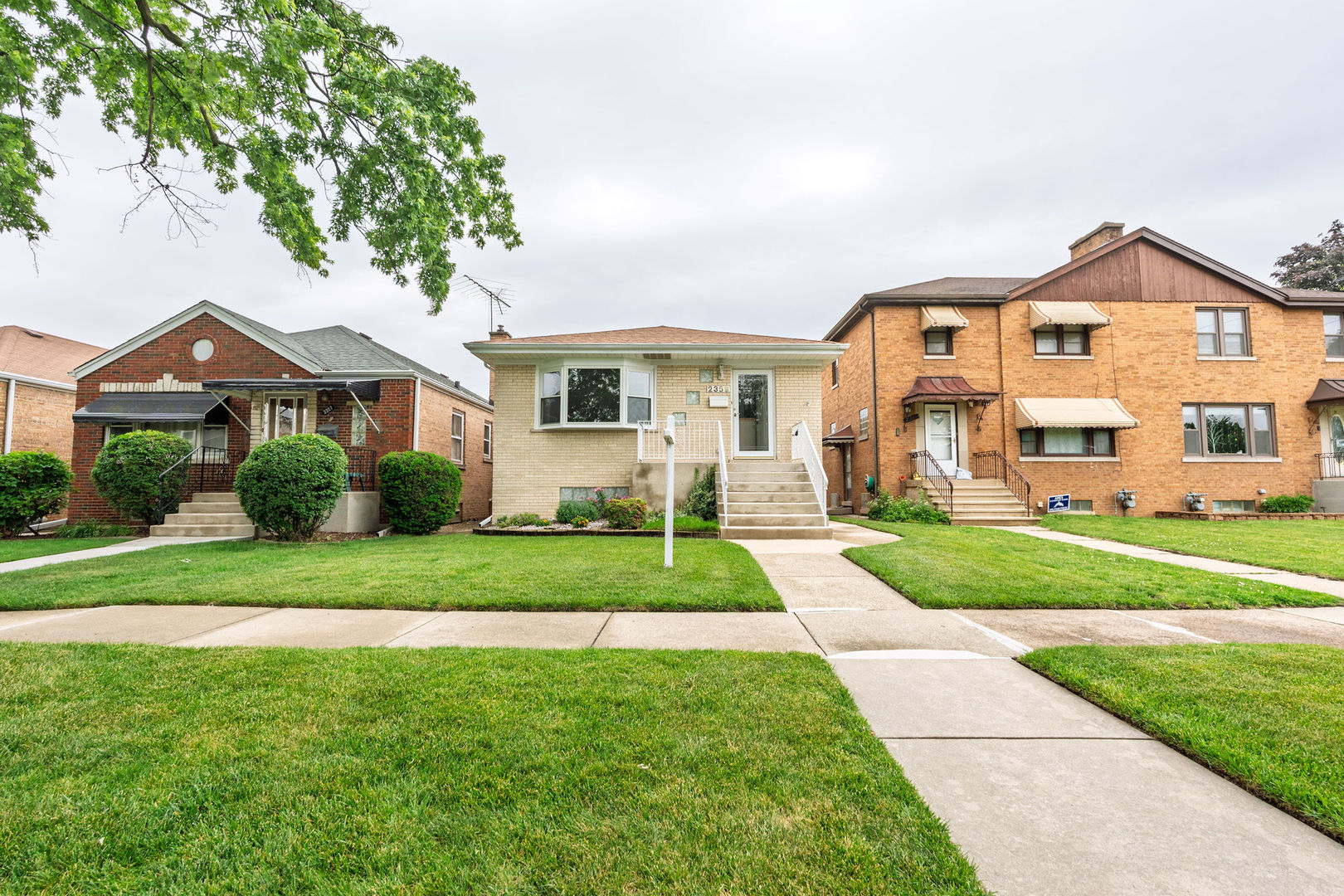 2359 Burr Oak Avenue Riverside, IL 60546 - Photo 5 of 52