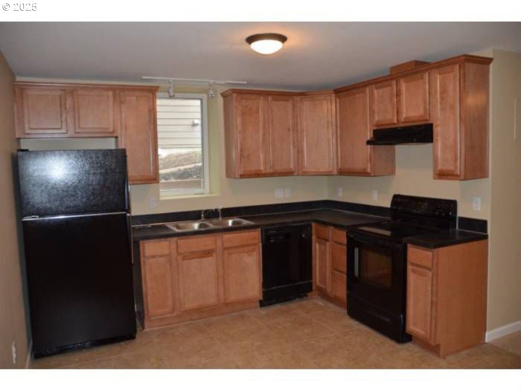 4737 Southeast 28th Avenue Portland, OR 97202 - Photo 8 of 14