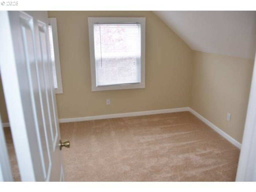 4737 Southeast 28th Avenue Portland, OR 97202 - Photo 9 of 14