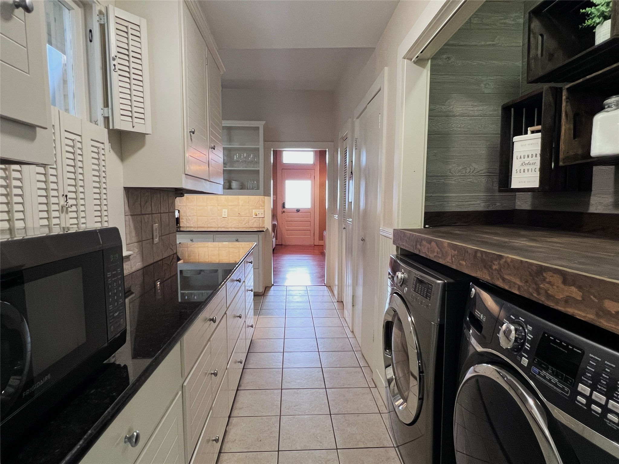 606 Sycamore Street Brenham, TX 77833 - Photo 13 of 27 a kitchen with a stove a sink and a refrigerator