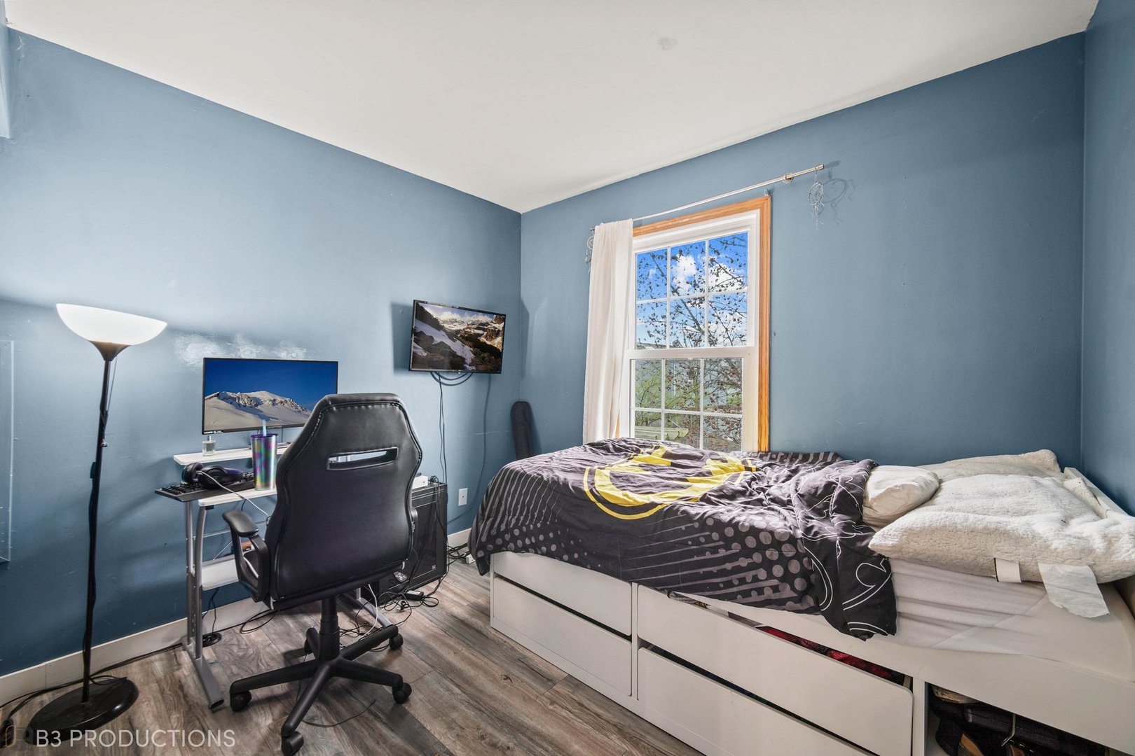 20656 South Acorn Ridge Drive Frankfort, IL 60423 - Photo 14 of 19 a bedroom with a bed and a window