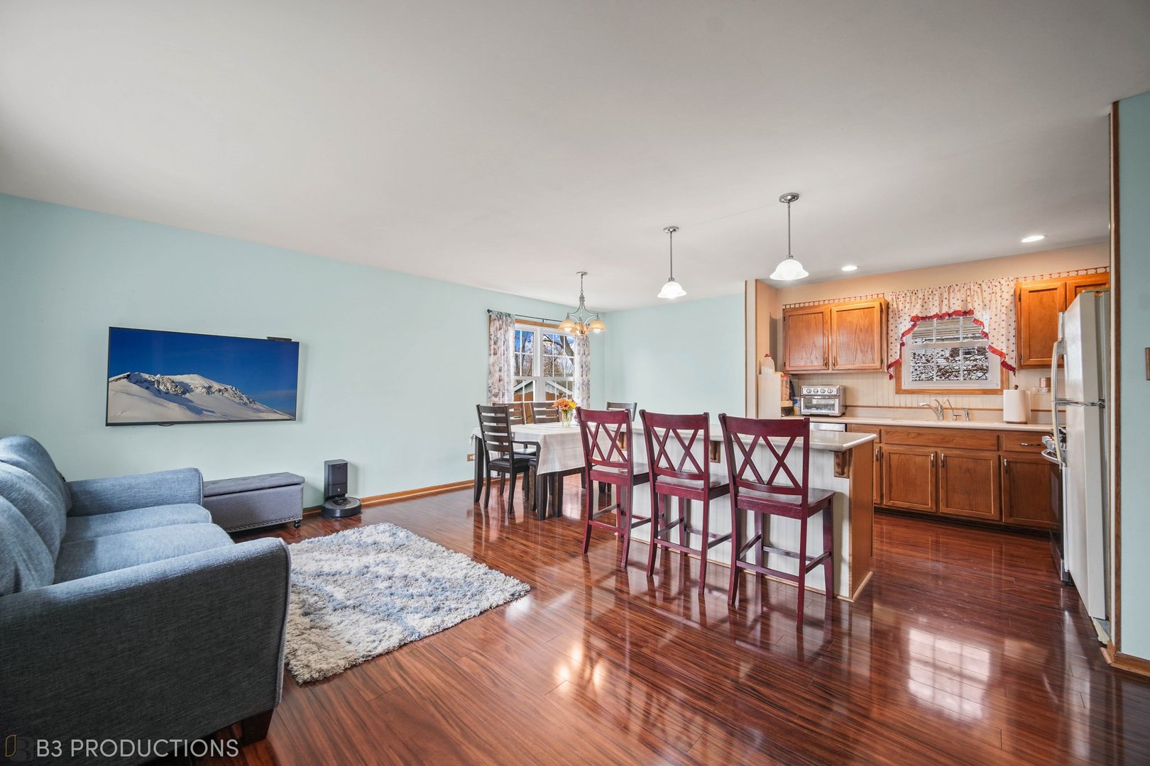 20656 South Acorn Ridge Drive Frankfort, IL 60423 - Photo 2 of 19 a living room with furniture a wooden floor and kitchen view