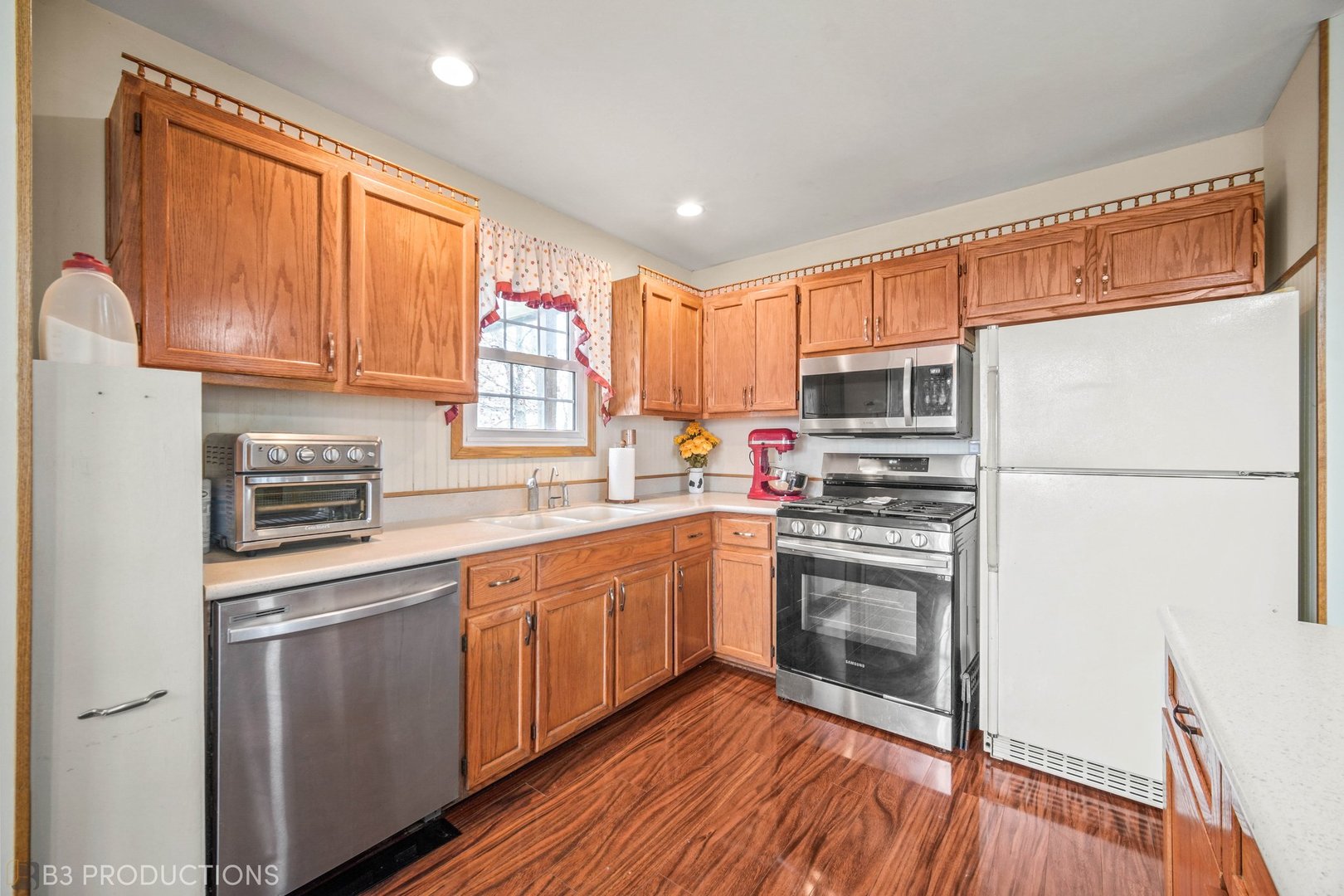 20656 South Acorn Ridge Drive Frankfort, IL 60423 - Photo 6 of 19 a kitchen with stainless steel appliances granite countertop a refrigerator a stove top oven a sink and dishwasher with wooden floor
