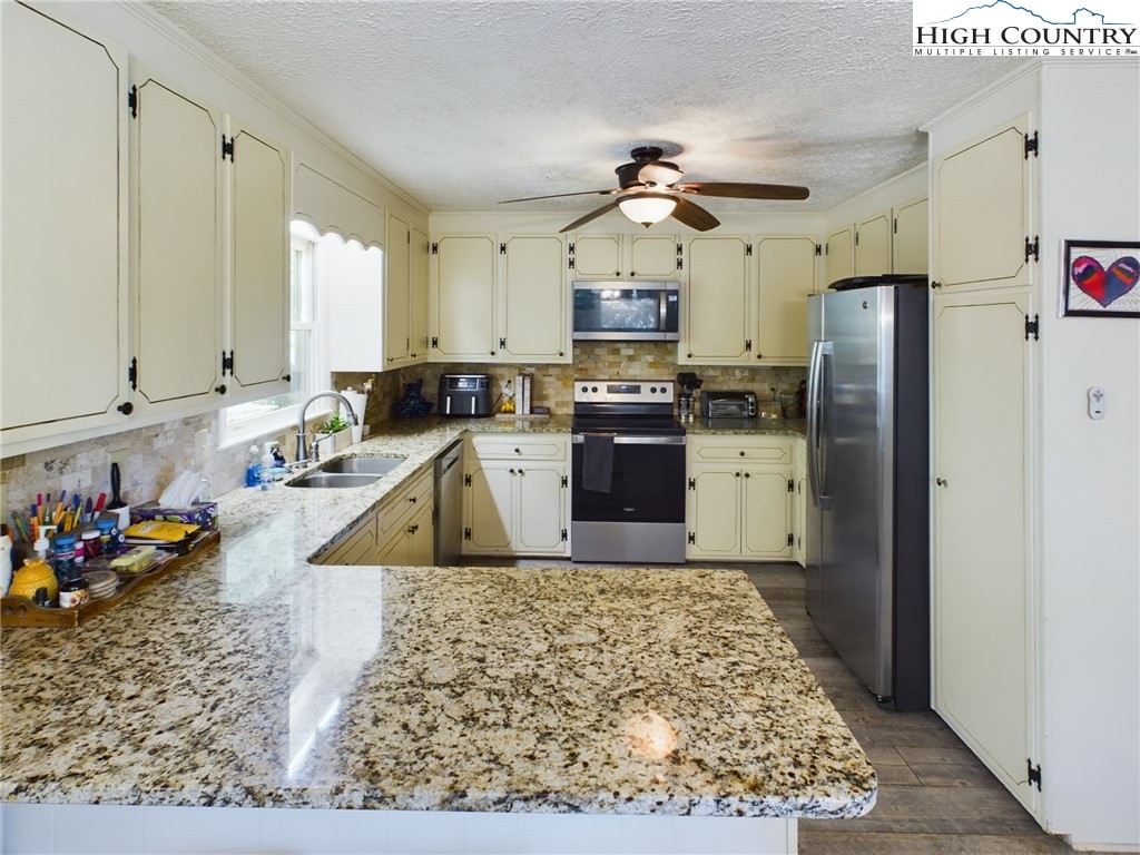 2994 Holloway Mtn Road Blowing Rock, NC 28605 - Photo 5 of 14