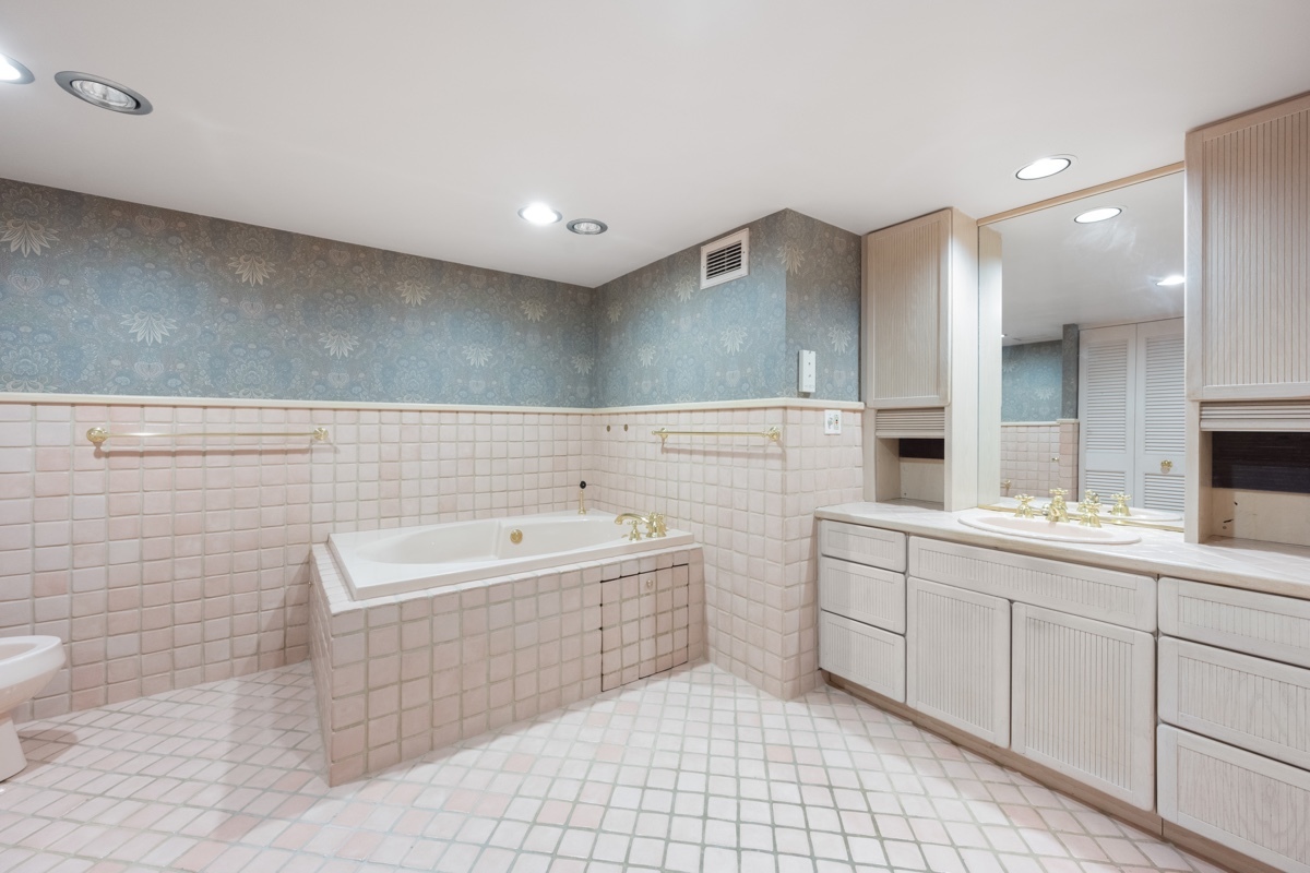 175 East Delaware Place, Unit 840102 Chicago, IL 60611 - Photo 39 of 45