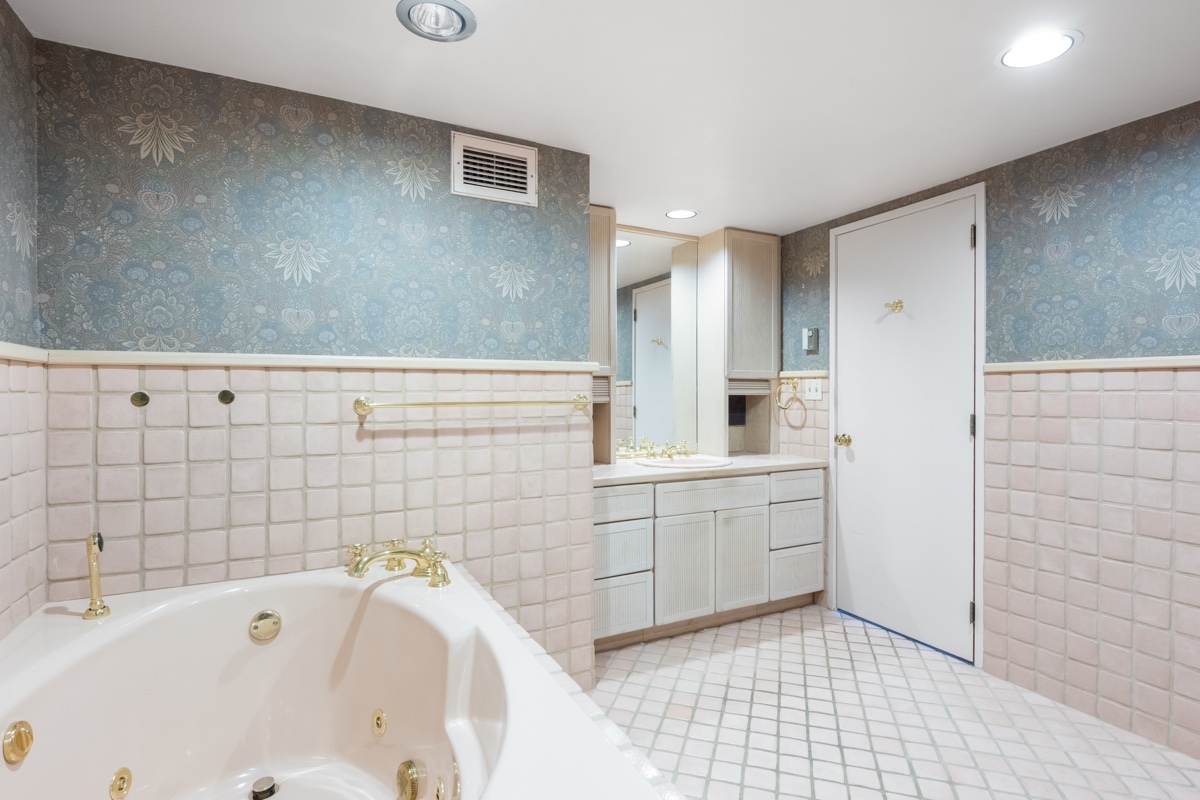 175 East Delaware Place, Unit 840102 Chicago, IL 60611 - Photo 40 of 45