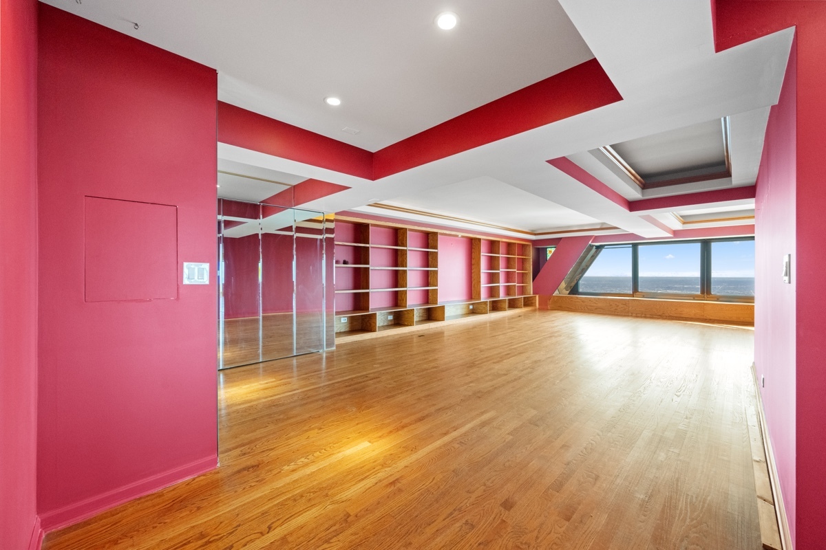 175 East Delaware Place, Unit 840102 Chicago, IL 60611 - Photo 9 of 45