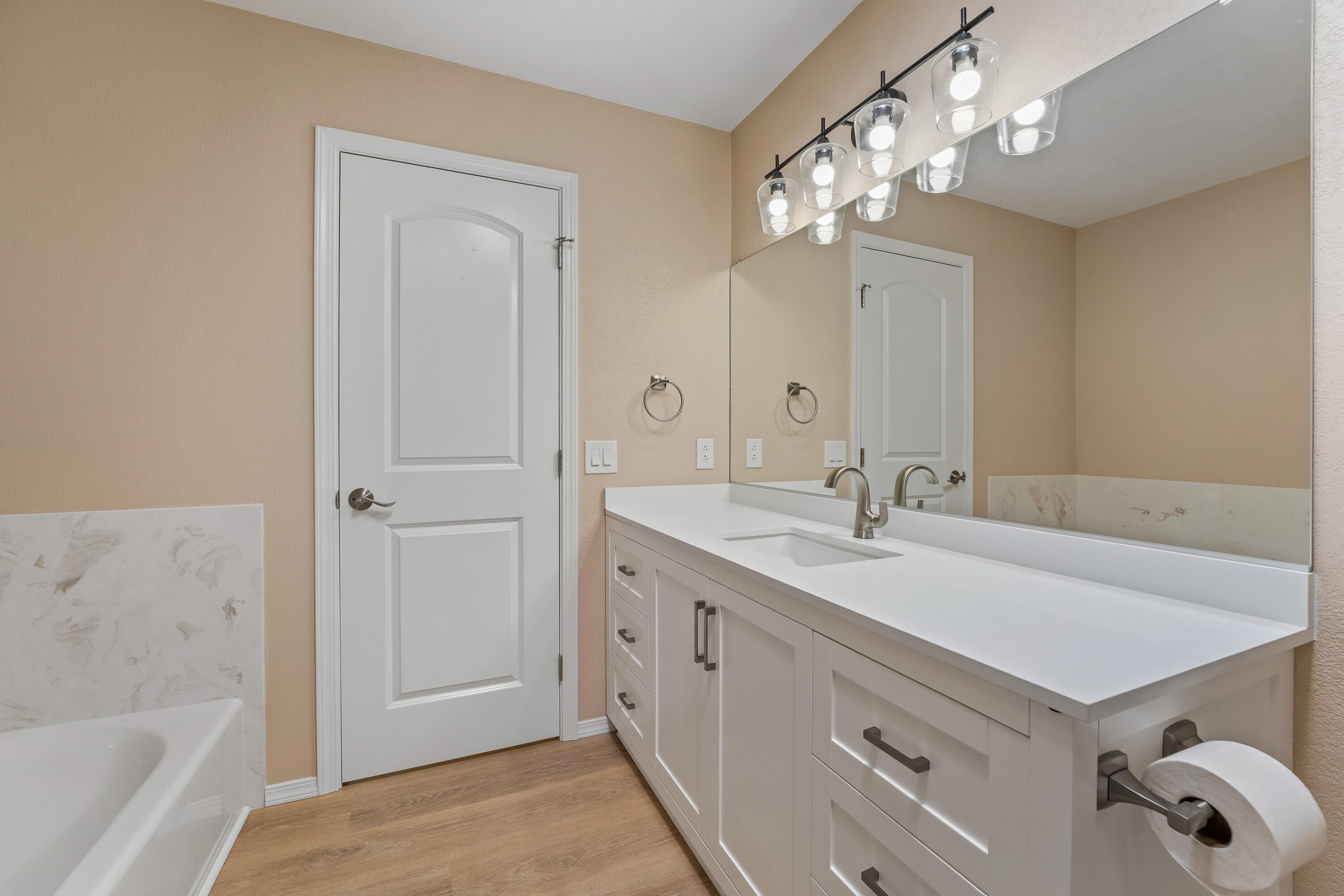 1692 Leonard Road Grants Pass, OR 97527 - Photo 24 of 36 Bathroom