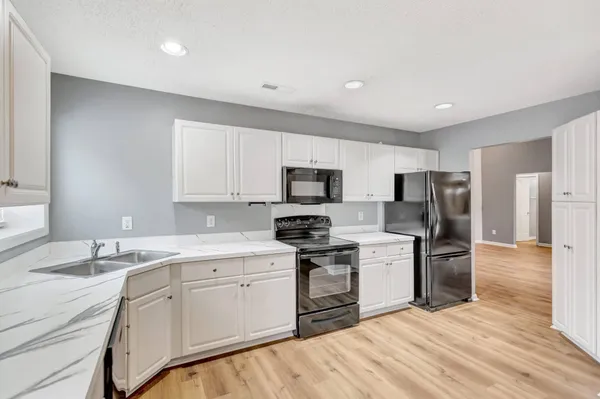 $2,100 | 8565 Brookforest Drive, North Charleston, SC 29406
