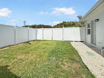 $2,400 | 1620 Northwest 11th Place, Fort Lauderdale, FL 33311