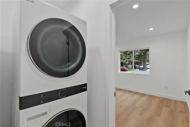 a view of entryway with washer and dryer