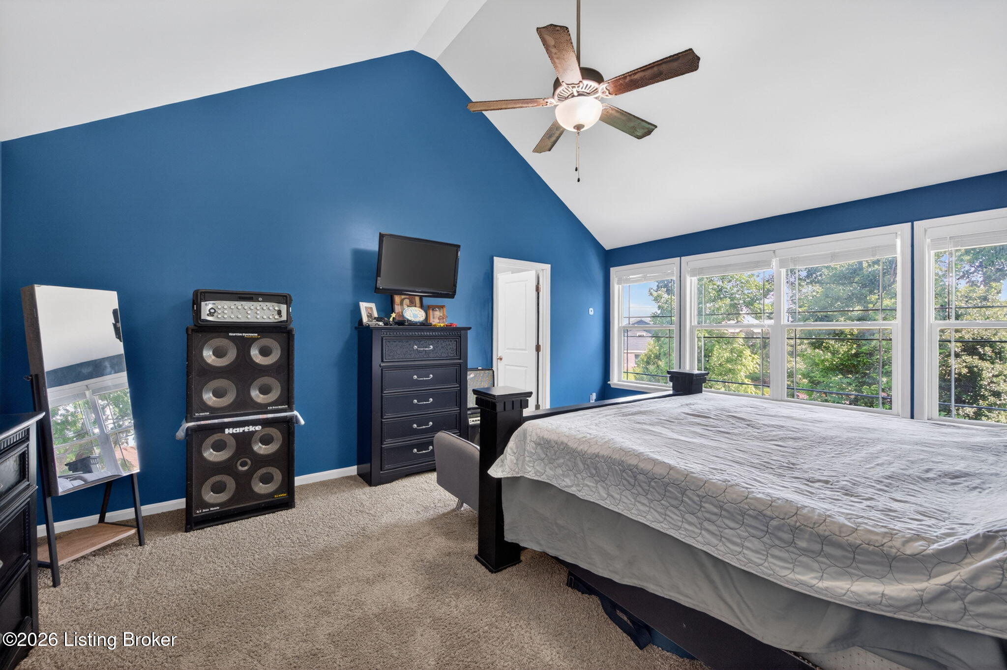 142 Highland Ridge Drive Mount Washington, KY 40047 - Photo 26 of 61 The primary suite is a generously sized retreat featuring vaulted ceilings and a ceiling fan