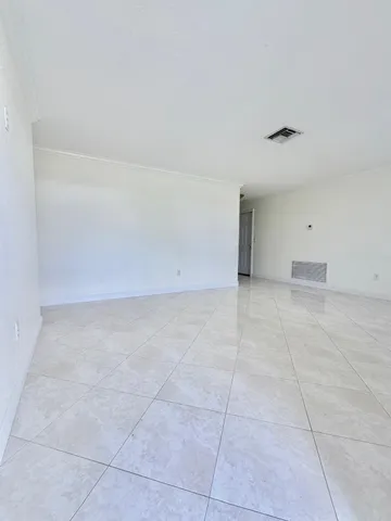 $3,500 | 2594 West End Road, West Palm Beach, FL 33406