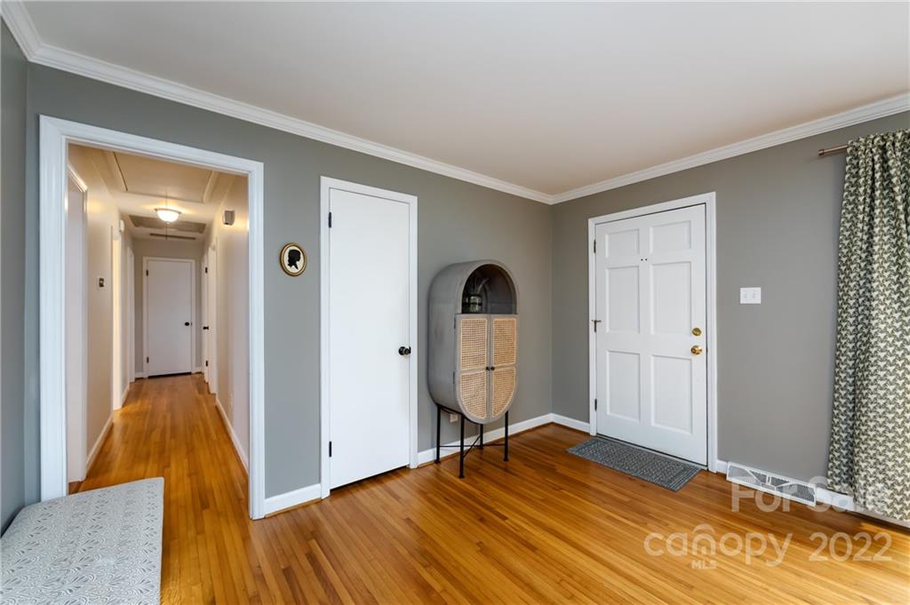 2906 Spring Valley Road Charlotte, NC 28210 - Photo 3 of 31 Gallery Image 3