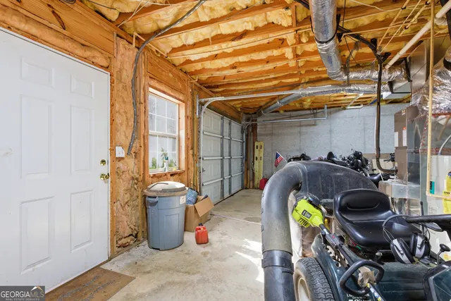 a view of a livingroom with furniture