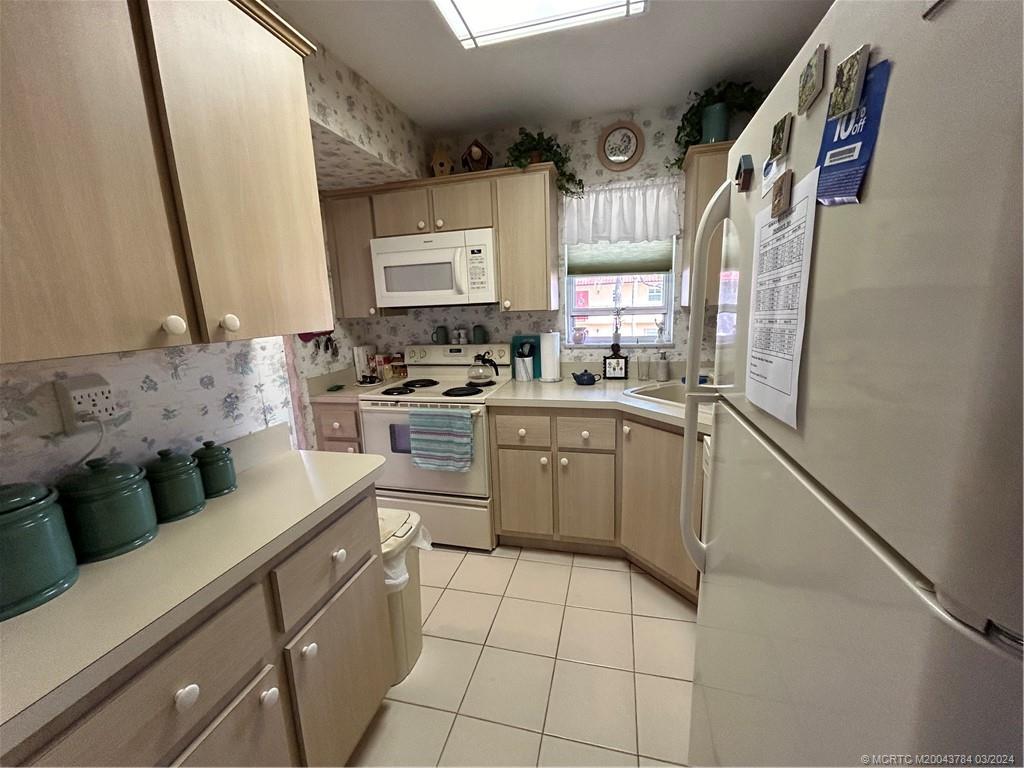 1971 Southwest Palm City Road, Unit J 36 Stuart, FL 34994 - Photo 9 of 37 Gallery Image 9