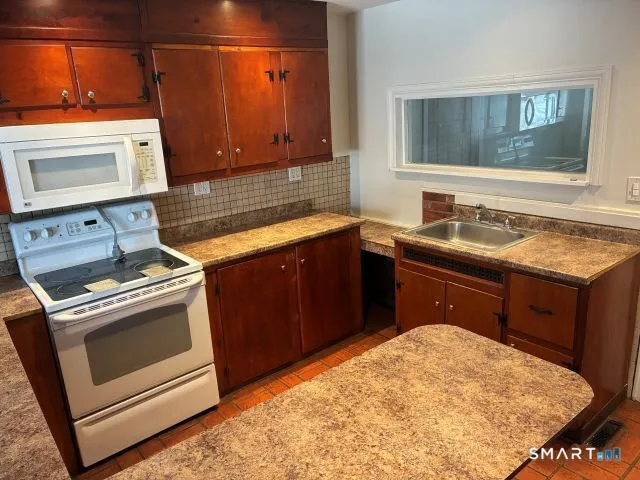 $2,400 | 68 New Street, Seymour, CT 06483