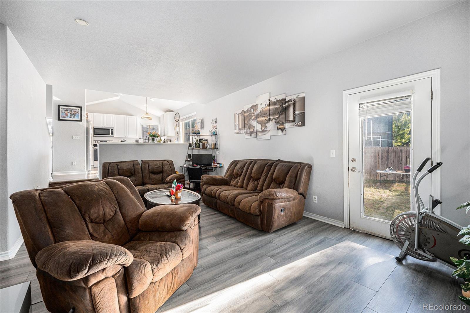 14964 Bolling Drive Denver, CO 80239 - Photo 8 of 24