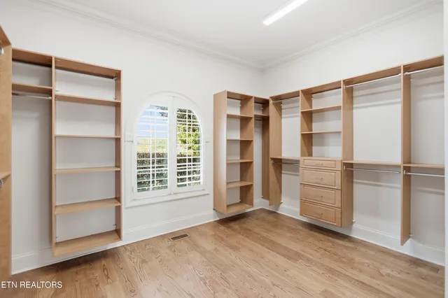 $1,399,900 | 910 Eagle Nest Drive, Loudon, TN 37774