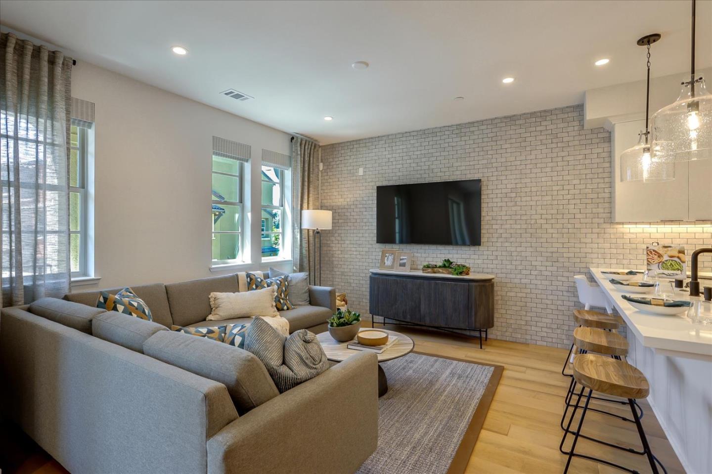 1363 West Middlefield Road Mountain View, CA 94043 - Photo 5 of 29 Gallery Image 5