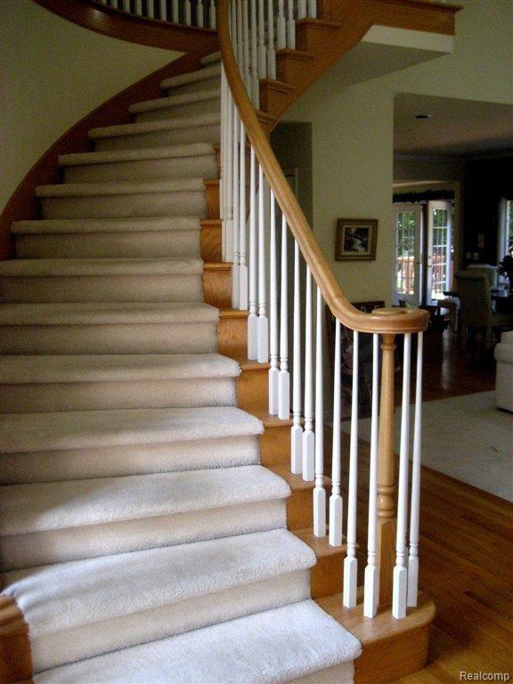 3436 Mayacoo Court Rochester, MI 48309 - Photo 4 of 24 Staircase.jpg