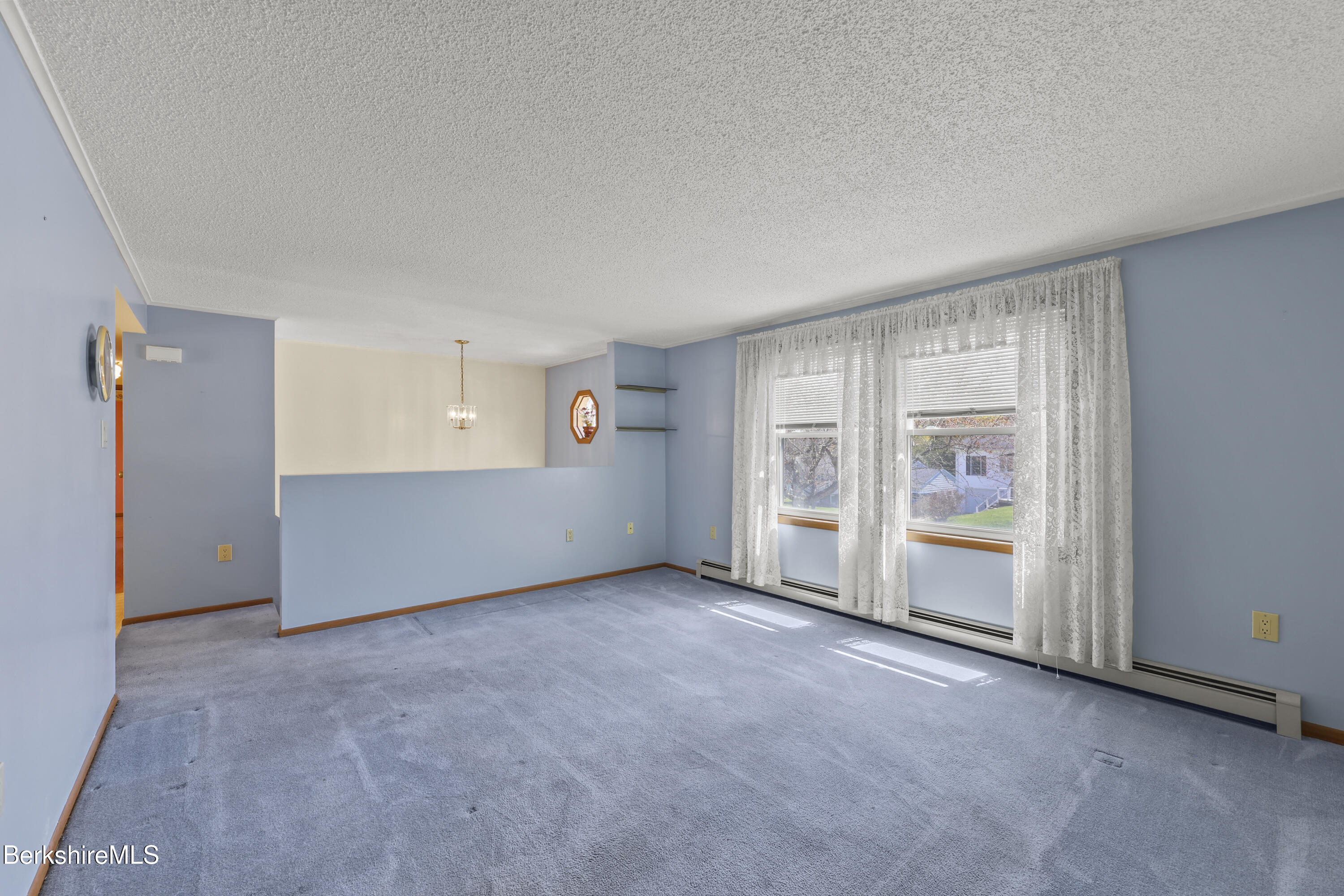 9 Donovan Street Pittsfield, MA 01201 - Photo 14 of 29 Living Room