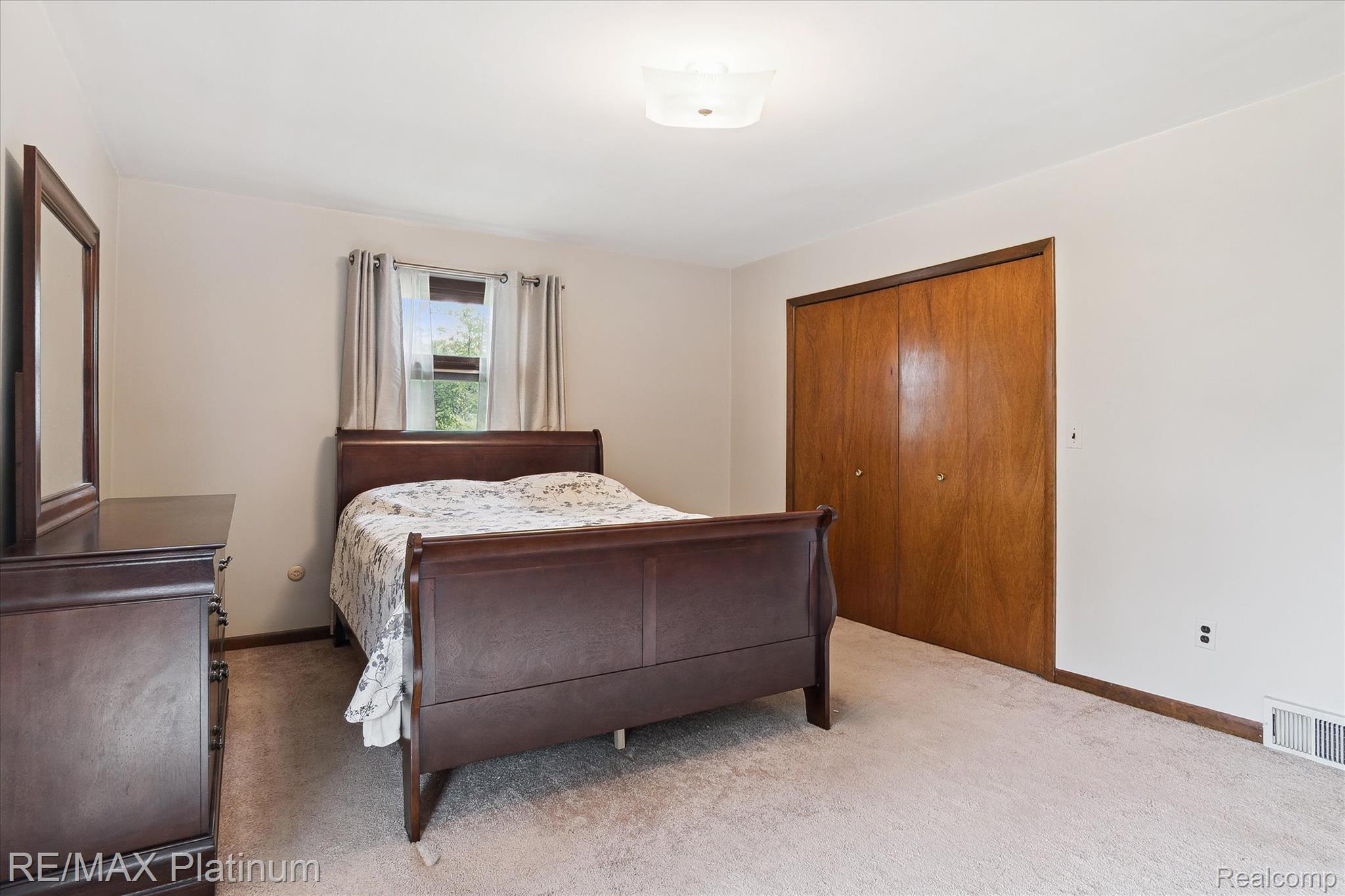 3200 Patterson Lk Road Pinckney, MI 48169 - Photo 11 of 46 21-3200-Patterson-Lake-Rd-Pinckney-MI-48169-WindowStill-24.jpg