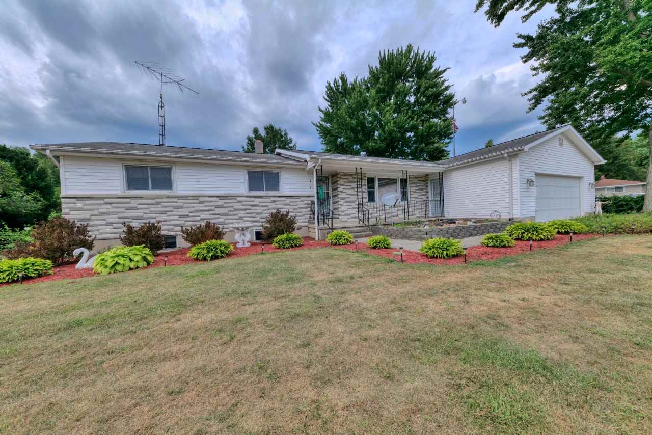 3891 East School Road Rhodes, MI 48652 - Photo 2 of 29