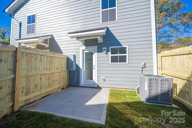 $429,000 | 128 18th St Place Northwest, Hickory, NC 28601