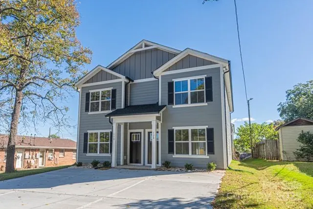 $429,000 | 128 18th St Place Northwest, Hickory, NC 28601