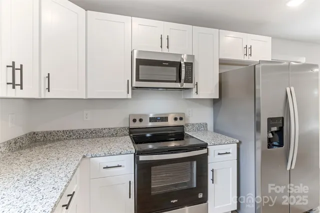 $429,000 | 128 18th St Place Northwest, Hickory, NC 28601