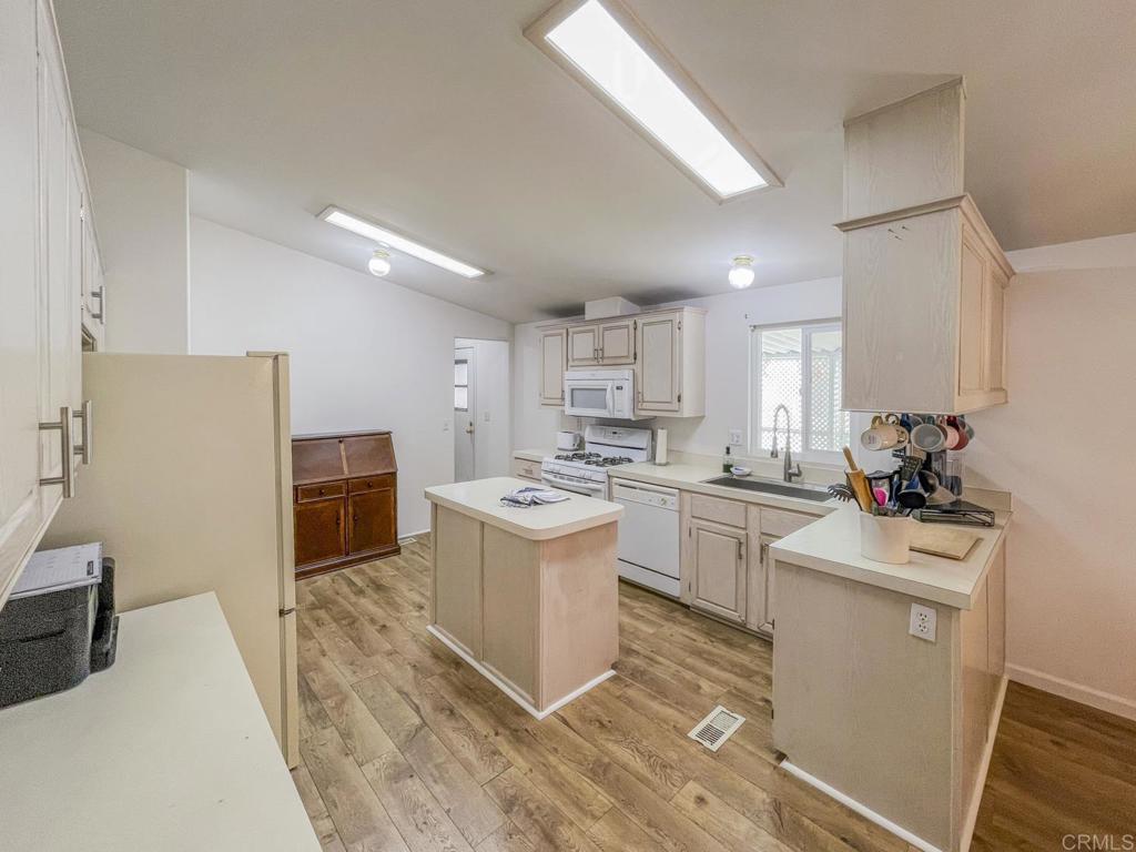 8545 Mission Gorge Road, Unit SPC 129 Santee, CA 92071 - Photo 17 of 46 Gallery Image 17