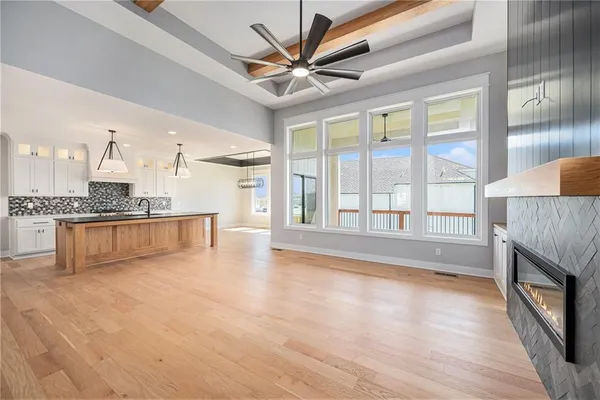 $939,950 | 5163 Northwest 47th Street, Riverside, MO 64150