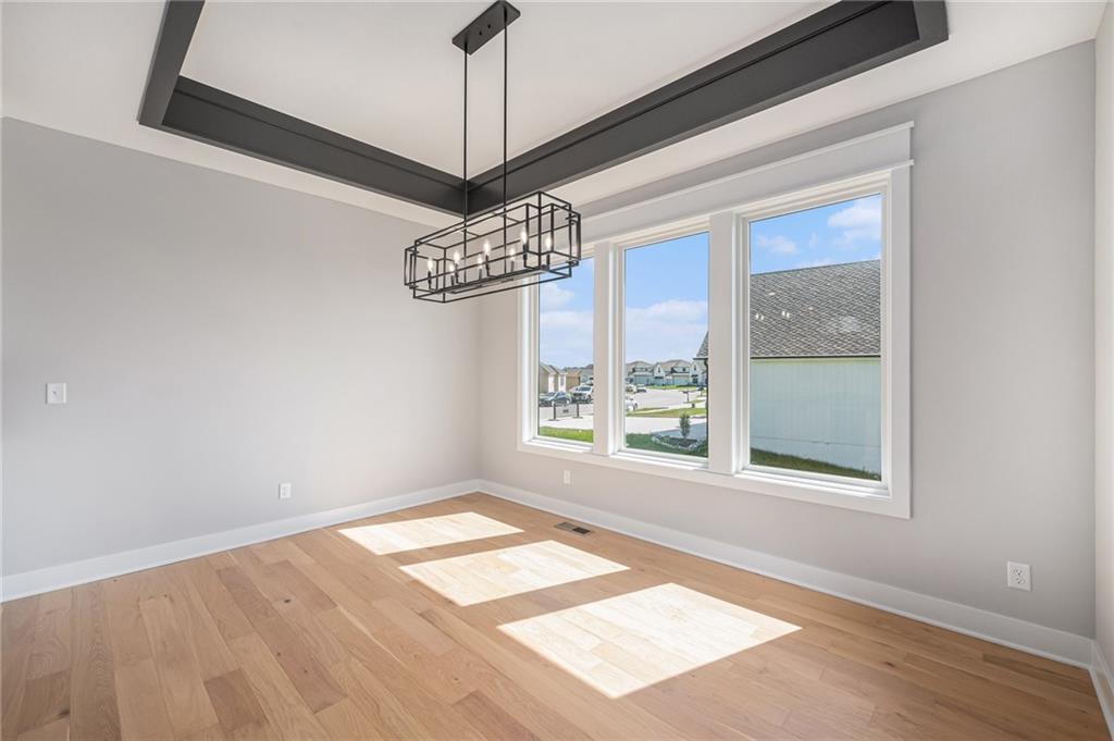 5163 Northwest 47th Street Riverside, MO 64150 - Photo 13 of 48